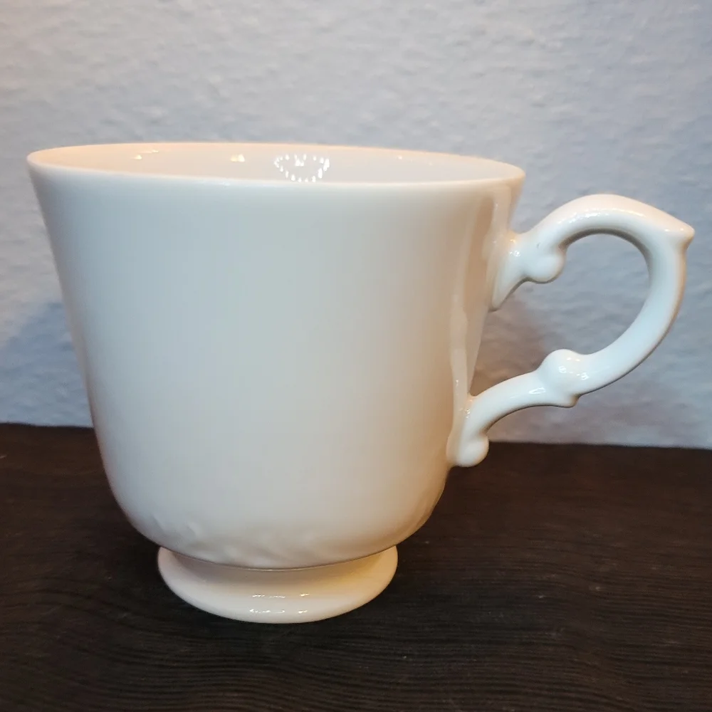 Vtg 2 Tea Coffee Cups & Saucers White Porcelain Made In Japan